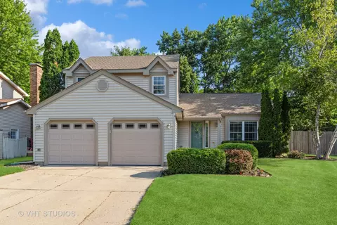 1064 Plum Tree Dr, Crystal Lake, IL 60014