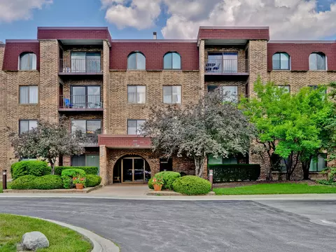2100 Valencia Dr #304B, Northbrook, IL 60062