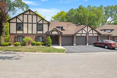 11241 Sycamore Ln #B, Palos Hills, IL 60465