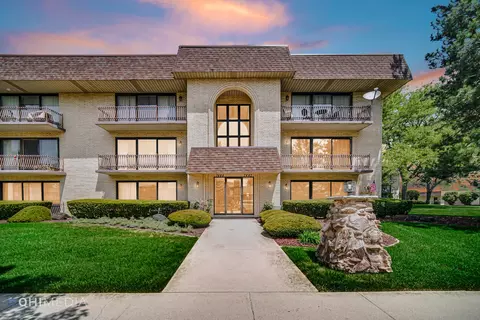 7444 W 153rd St #2, Orland Park, IL 60462