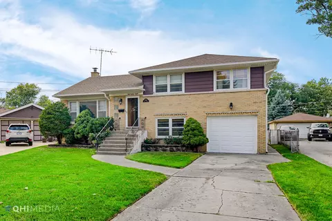 5088 Wick Dr, Oak Lawn, IL 60453