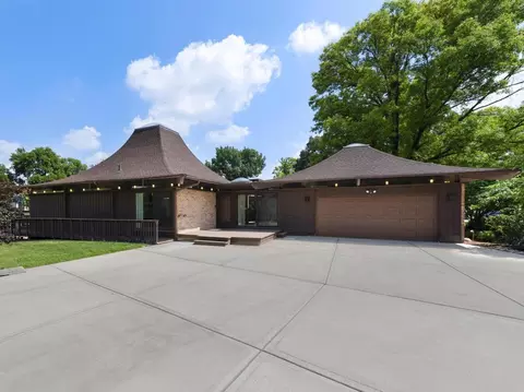 190 Sherwood Dr, Wood Dale, IL 60191