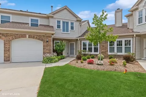 45 Willow Pkwy #94-2, Buffalo Grove, IL 60089