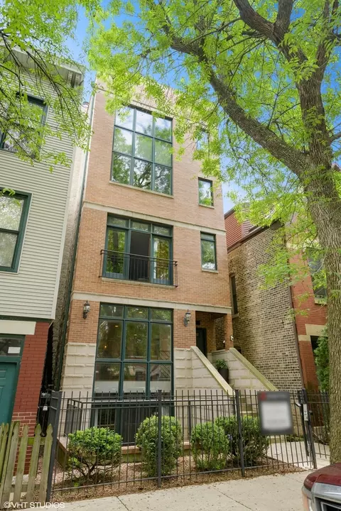 1067 N Hermitage Ave #1, Chicago, IL 60622