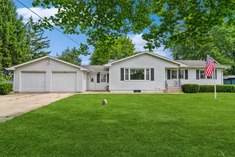 6 S391 Hankes Rd, Aurora, IL 60506