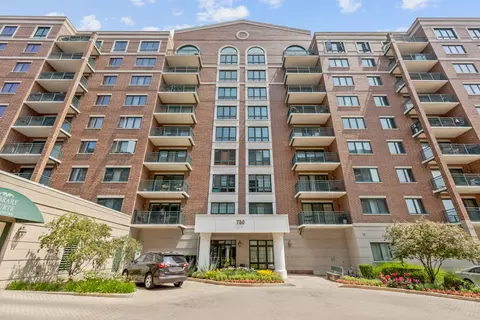 750 S Pearson St #1-307, Des Plaines, IL 60016
