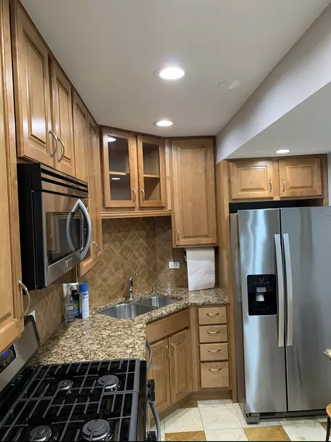 615 Quincy Bridge Ln #202, Glenview, IL 60025