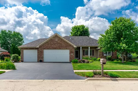 6075 Sweet Grass Dr, Roscoe, IL 61073