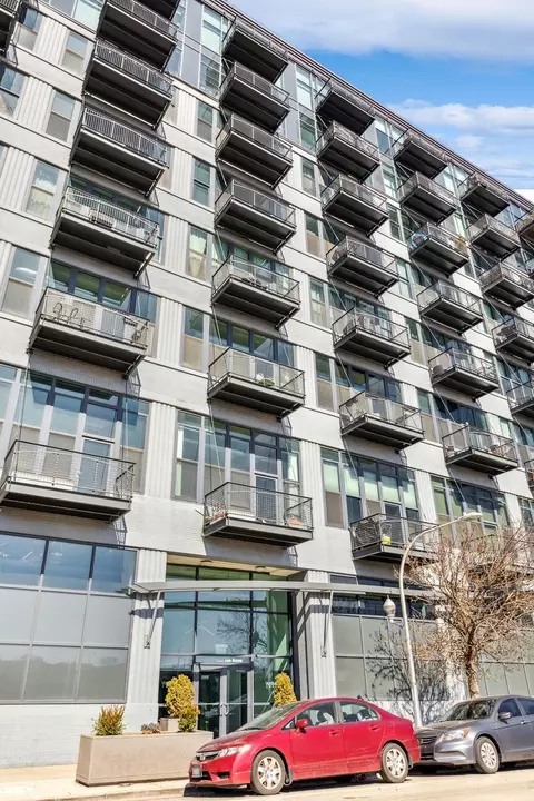 1224 W Van Buren St #301, Chicago, IL 60607