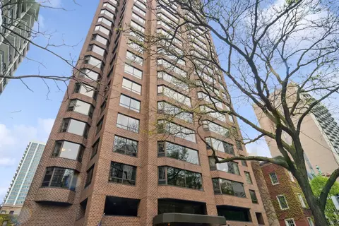 1410 N State St #15A, Chicago, IL 60610