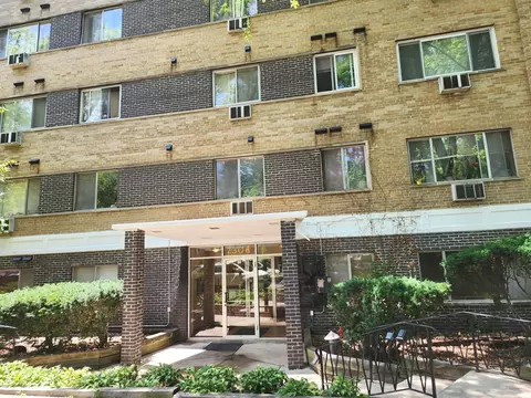 7306 N Winchester Ave #203, Chicago, IL 60626