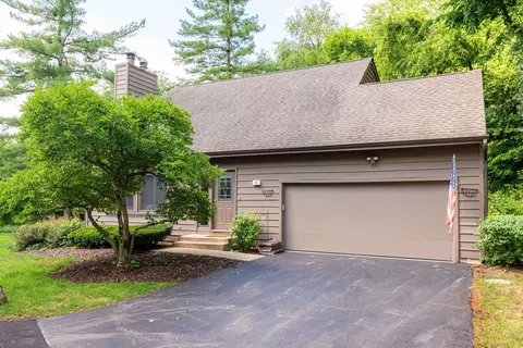 28 Lakewood Cir, Saint Charles, IL 60174
