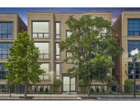 2544 W Irving Park Rd #1W, Chicago, IL 60618