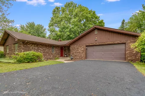 4 Cedar Gate Cir, Sugar Grove, IL 60554