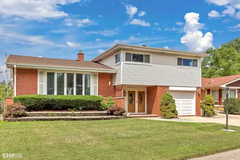 9246 Normandy Ave, Morton Grove, IL 60053
