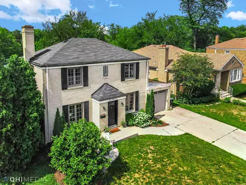 462 Uvedale Rd, Riverside, IL 60546