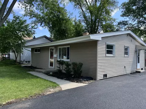427 SE Garfield Ave, Mundelein, IL 60060