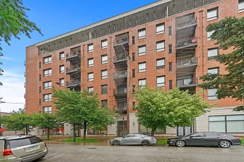 974 W 35th Pl #602, Chicago, IL 60609