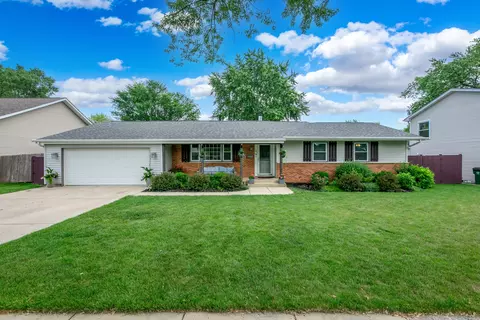 141 N Boynton Dr, Palatine, IL 60074