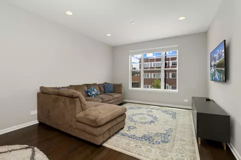 787 Lee St, Des Plaines, IL 60016 photo 4