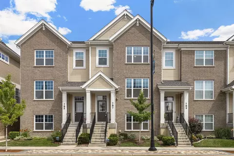 787 Lee St, Des Plaines, IL 60016