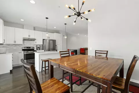 787 Lee St, Des Plaines, IL 60016 photo 9