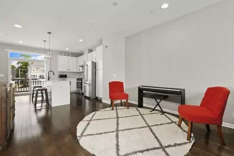 787 Lee St, Des Plaines, IL 60016 photo 6