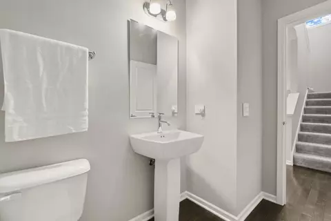 787 Lee St, Des Plaines, IL 60016 photo 25