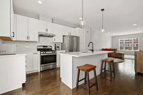 787 Lee St, Des Plaines, IL 60016 photo 7