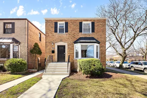 6758 N Artesian Ave, Chicago, IL 60645