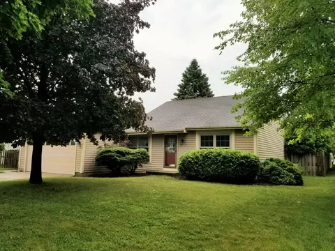 1231 Amberwood Dr, Crystal Lake, IL 60014