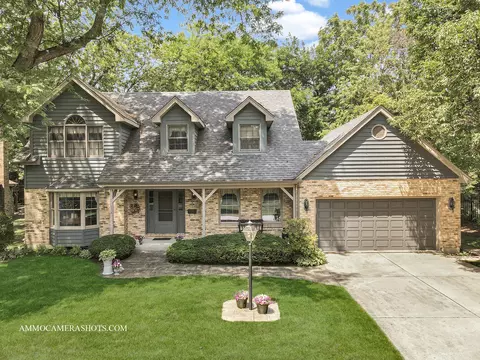 114 N Gables Blvd, Wheaton, IL 60187
