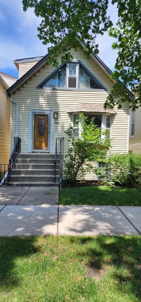 2228 W Melrose St, Chicago, IL 60618