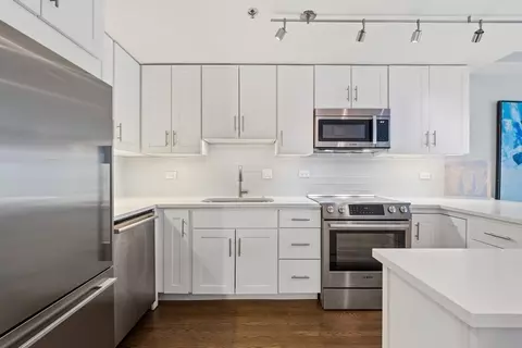 100 E Huron St #1107, Chicago, IL 60611 photo 3