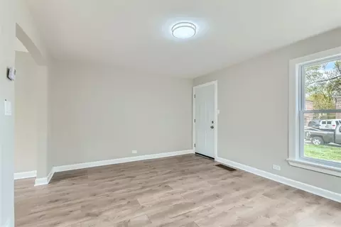 2129 E 98th St, Chicago, IL 60617 photo 6