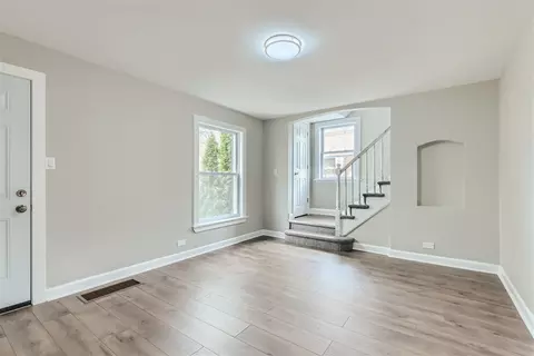 2129 E 98th St, Chicago, IL 60617 photo 4