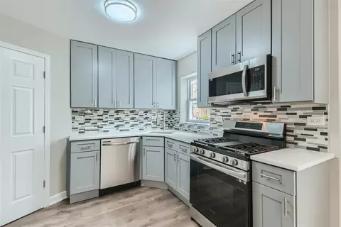 2129 E 98th St, Chicago, IL 60617 photo 8