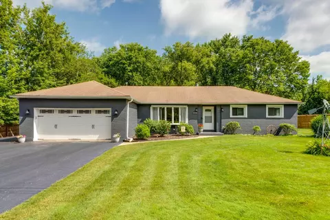 25780 W Woodlawn Ave, Antioch, IL 60002