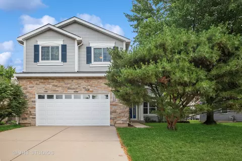 1788 Apple Valley Rd, Bolingbrook, IL 60490