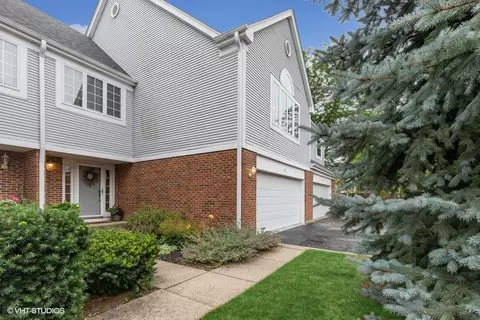691 Monroe Dr, Lindenhurst, IL 60046