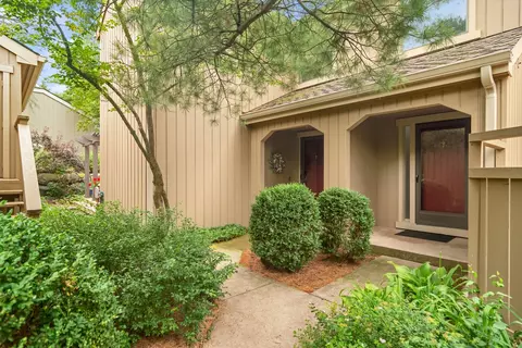 799 Oak Hill Rd #470, Lake Barrington, IL 60010