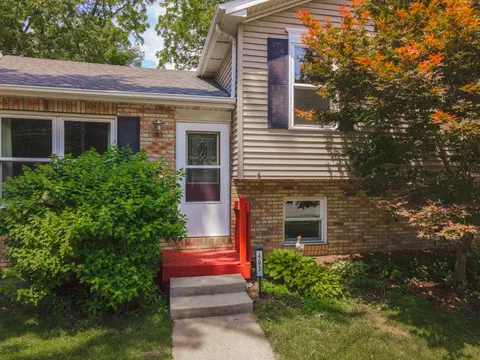403 S Linden St, Normal, IL 61761 photo 2