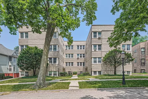104 Pine Ave #8, Riverside, IL 60546