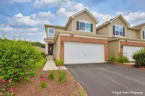 7118 Hidden Green Cir, Fox Lake, IL 60020
