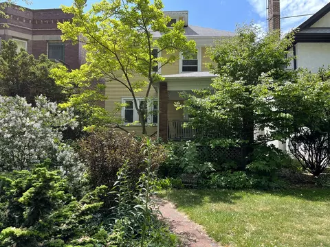 1829 W Greenleaf Ave, Chicago, IL 60626