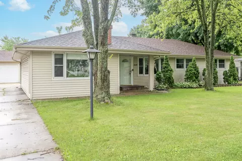 2445 Nan St, Aurora, IL 60502