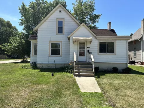 601 W 8th St, Sterling, IL 61081