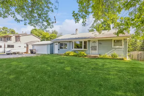1616 W Oakleaf Dr, Mchenry, IL 60051 photo 1