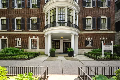 49 E Cedar St #1, Chicago, IL 60611