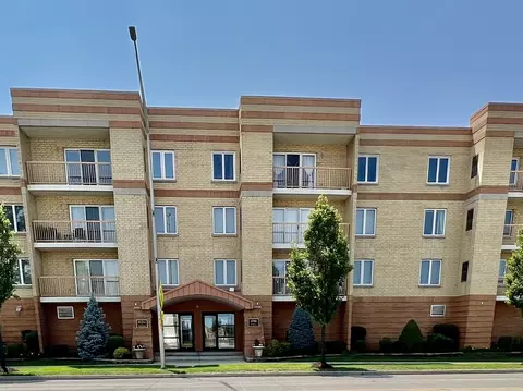 4700 N Harlem Ave #308, Harwood Heights, IL 60706